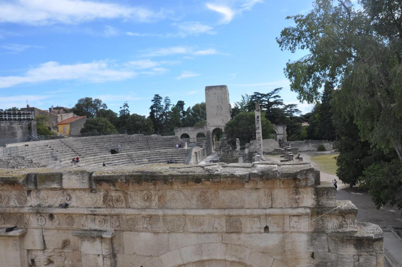 Holiday In Arles -Appartement Du Theatre Antique المظهر الخارجي الصورة